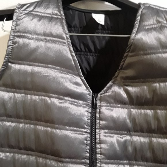 Silver zip up vest - Picture 2 of 3